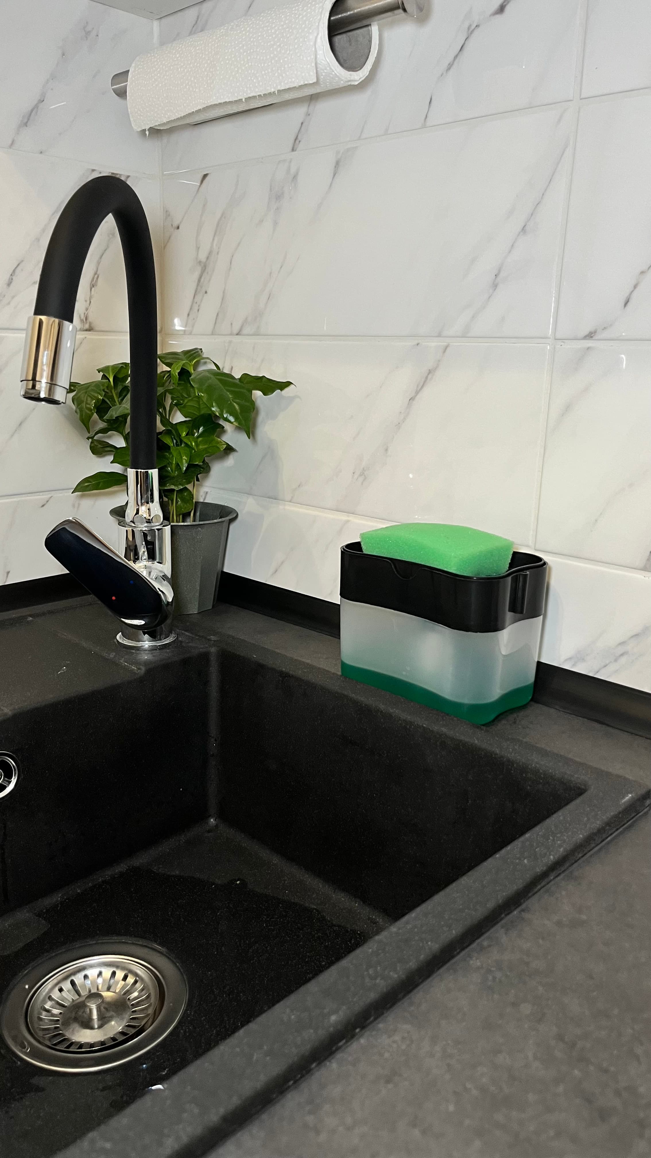 Naciskowy dozownik płynu do naczyń z pompką próżniową oraz zintegrowanym ociekaczem + gąbka GRATIS! 🧽